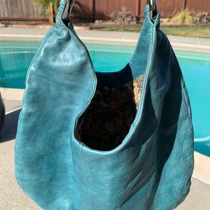 Hobo bag in great shape. I’ll miss this one.